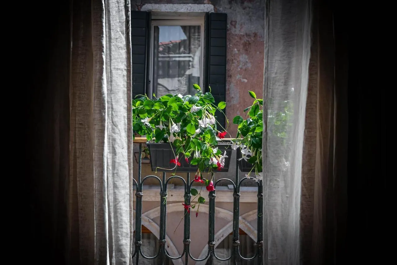 Ca' Delle Carrozze Stylish 2 Bedroom Loft-Style Veneza Apartamento