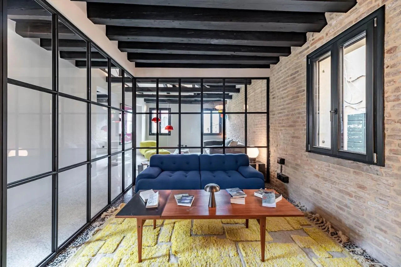 Ca' Delle Carrozze Stylish 2 Bedroom Loft-Style Veneza 0*,  Itália
