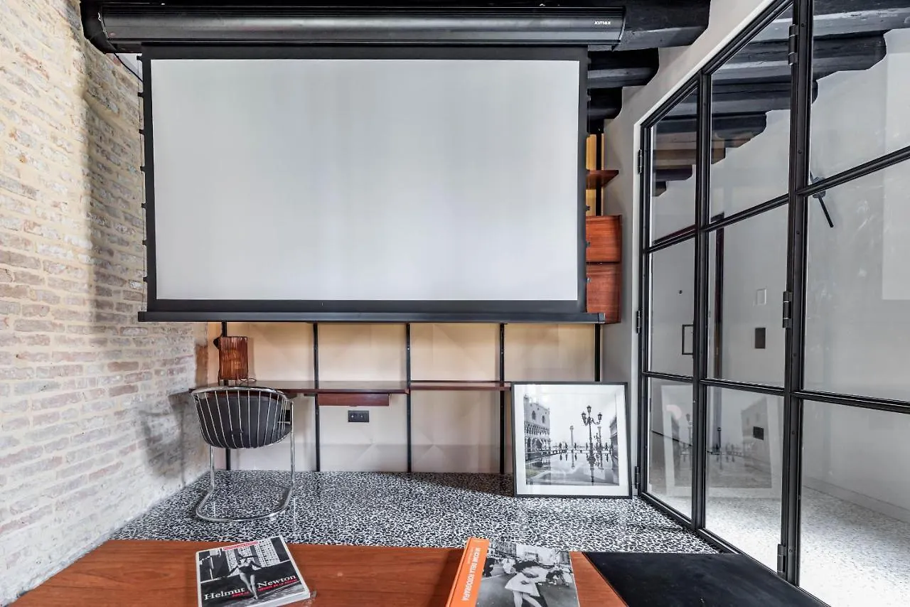 Ca' Delle Carrozze Stylish 2 Bedroom Loft-Style Veneza Apartamento